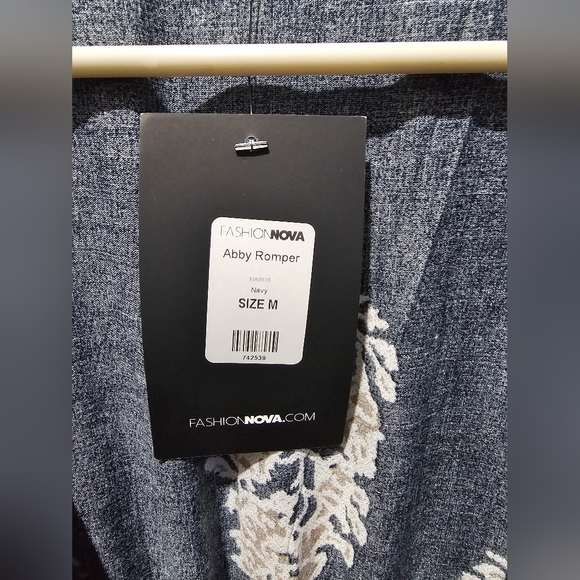 *NWT* Fashion Nova Abby Romper - Picture 9 of 9